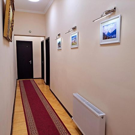 Aisi2 Hotel Kutaisi Bagian luar foto