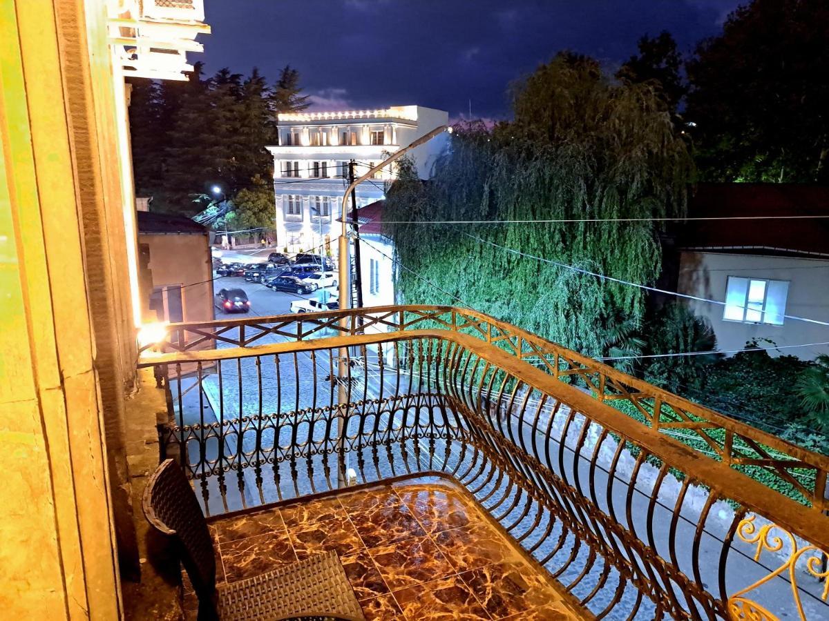 Aisi2 Hotel Kutaisi Bagian luar foto