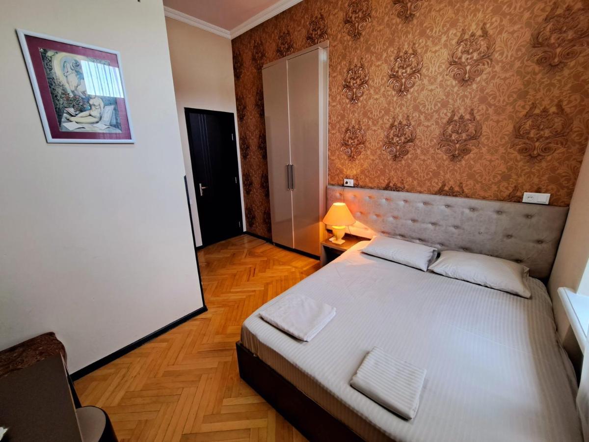 Aisi2 Hotel Kutaisi Bagian luar foto