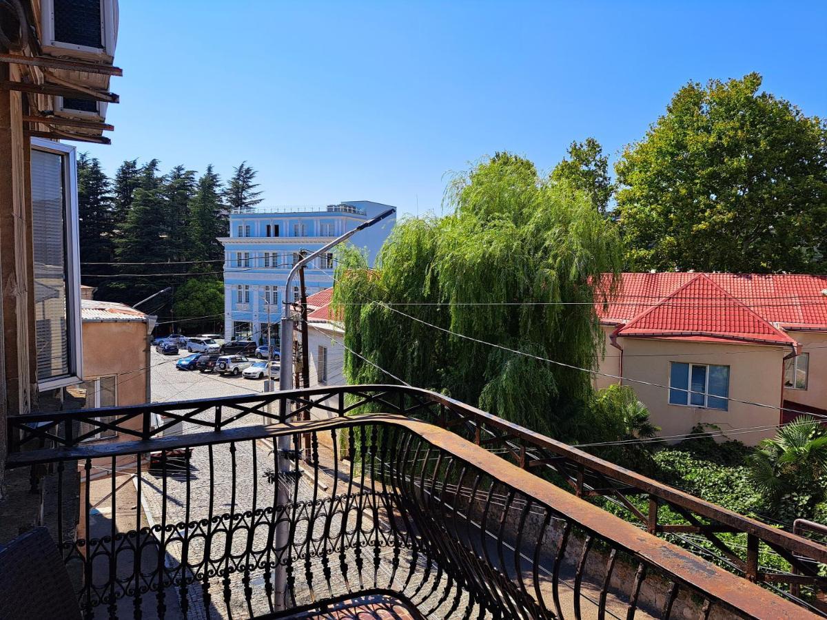 Aisi2 Hotel Kutaisi Bagian luar foto